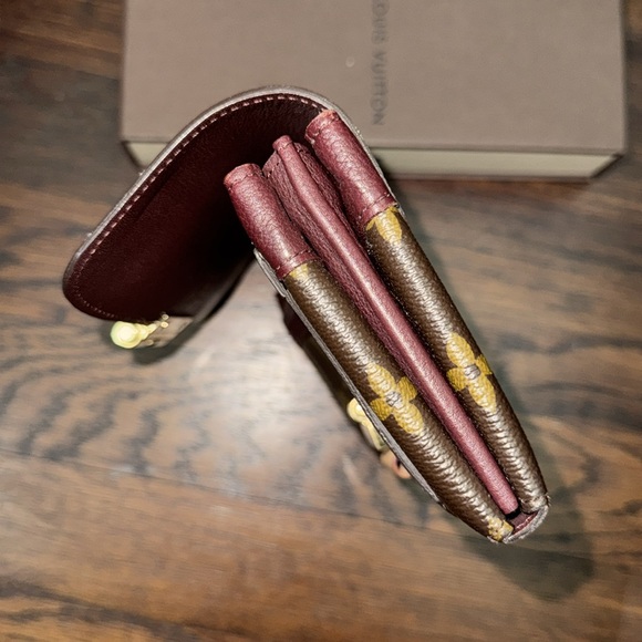 Louis Vuitton Brown Monogram Clutch with Gold Accent - Picture 4 of 11